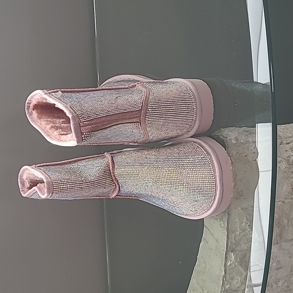 Winter ugg style boots. - Picture 3 of 3